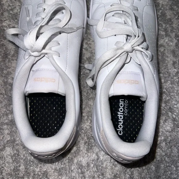 Adidas Women's White Sneakers LIKE NEW - Picture 4 of 6